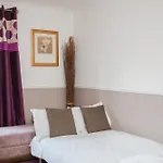 1 Bedroom Apartment On The Riverbank Near St Paul\'S