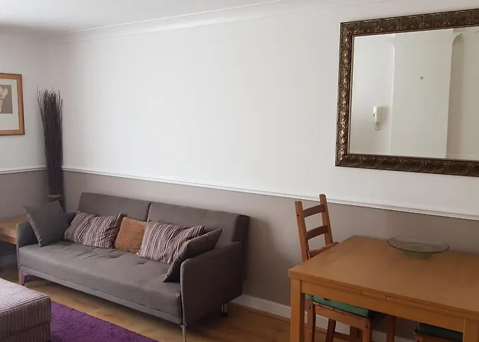 1 Bedroom Apartment On The Riverbank Near St Paul\'S